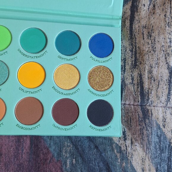 💚 Mintty Makeup – Empowermintt Eyeshadow Palette 🌿 - Picture 3 of 4